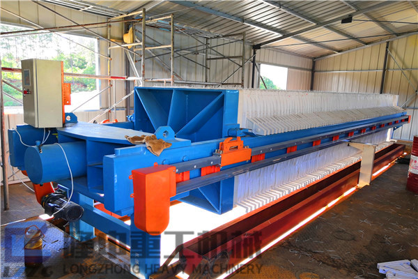 污泥壓濾設(shè)備，板框壓濾機漏油情況分析