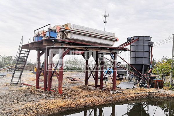污泥板框壓濾機(jī)（廂式壓濾設(shè)備）在市場(chǎng)上普及，實(shí)力所致！