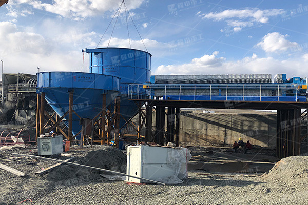 洗砂生產(chǎn)線帶式壓濾機(jī)有什么用？多少錢一臺(tái)不算貴？